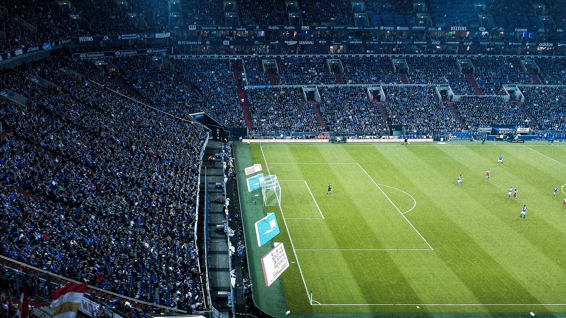 “青少年基层足球赛事遍布全国,普及程度不断提高”,青少年足球联赛地点