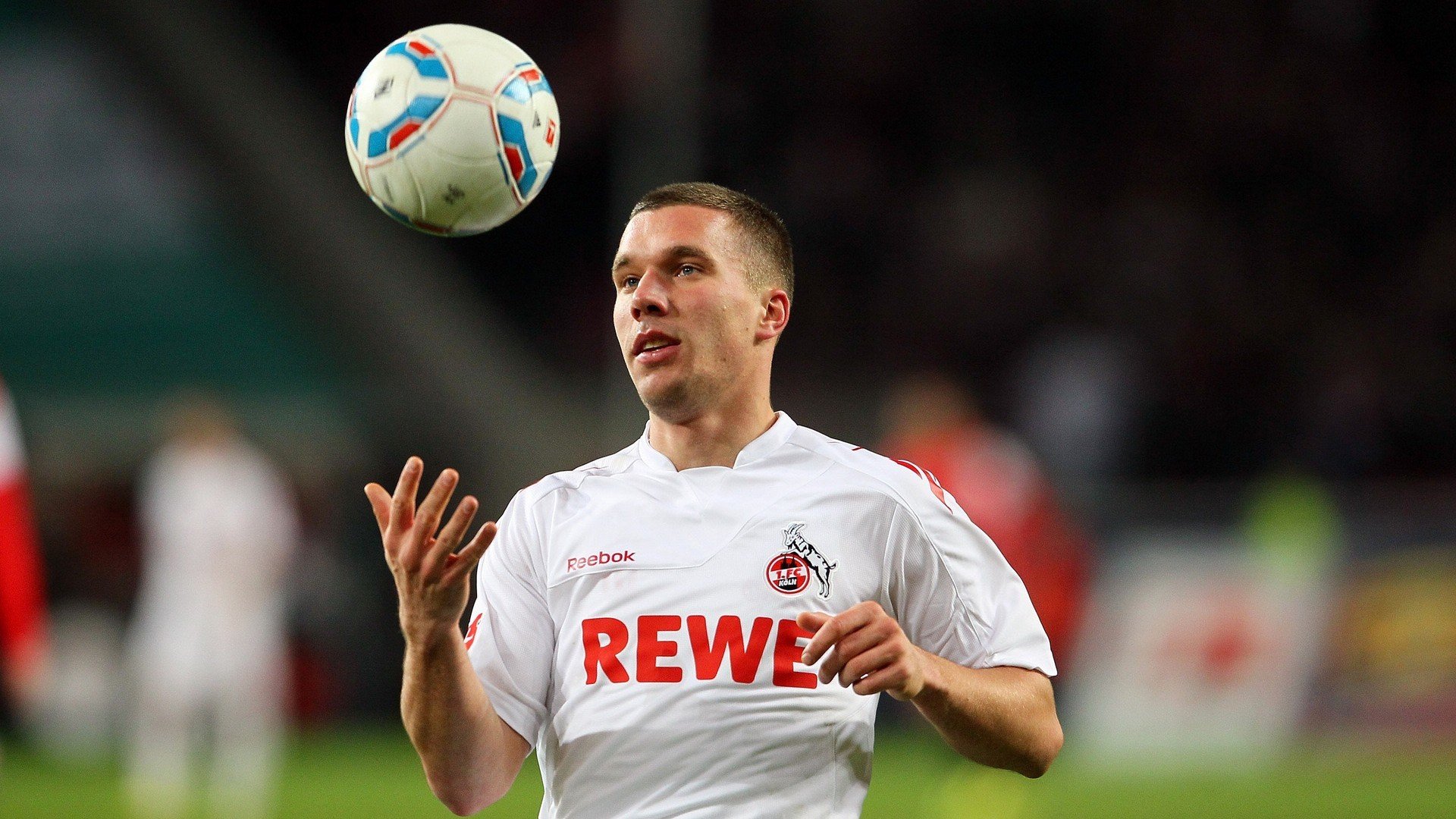 最新足球赛况：女足比赛中的惊险一幕！，女足比赛战况